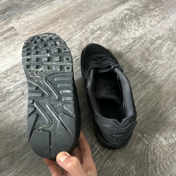 Nike Men's All-Black Air Max 90 - Picture 4 of 5